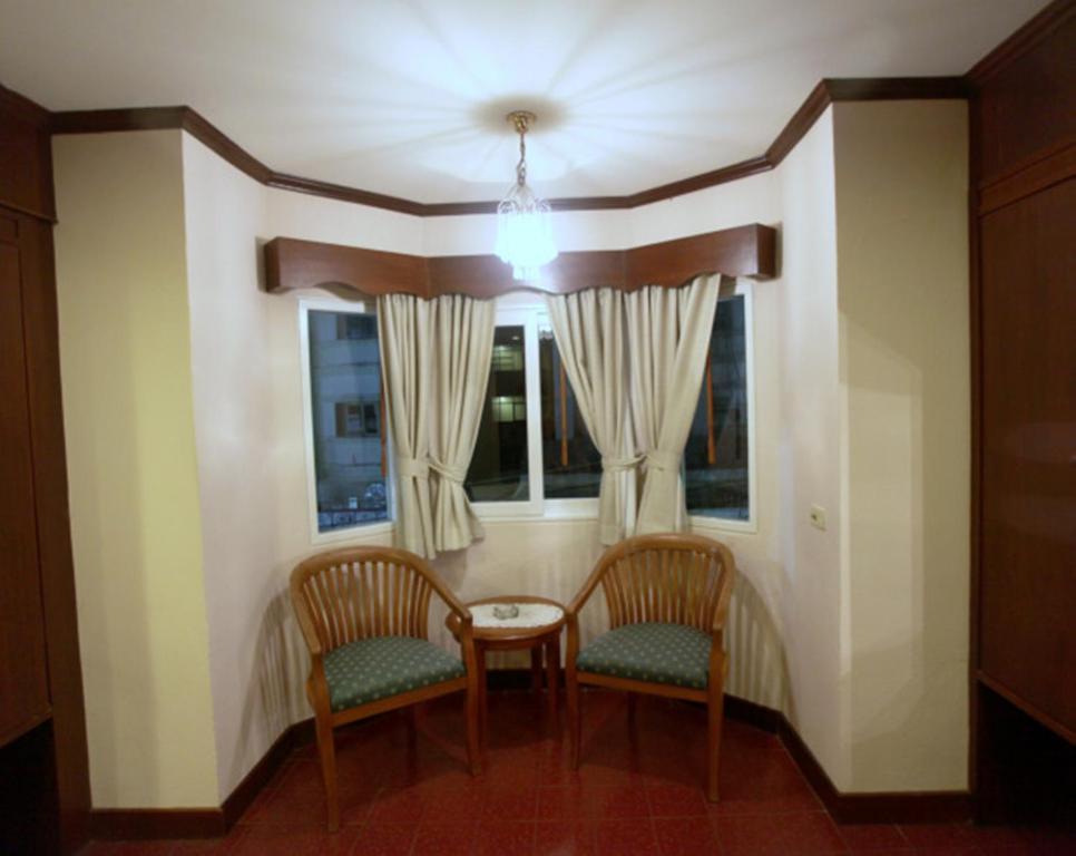 Karon Cafe Inn Exterior photo